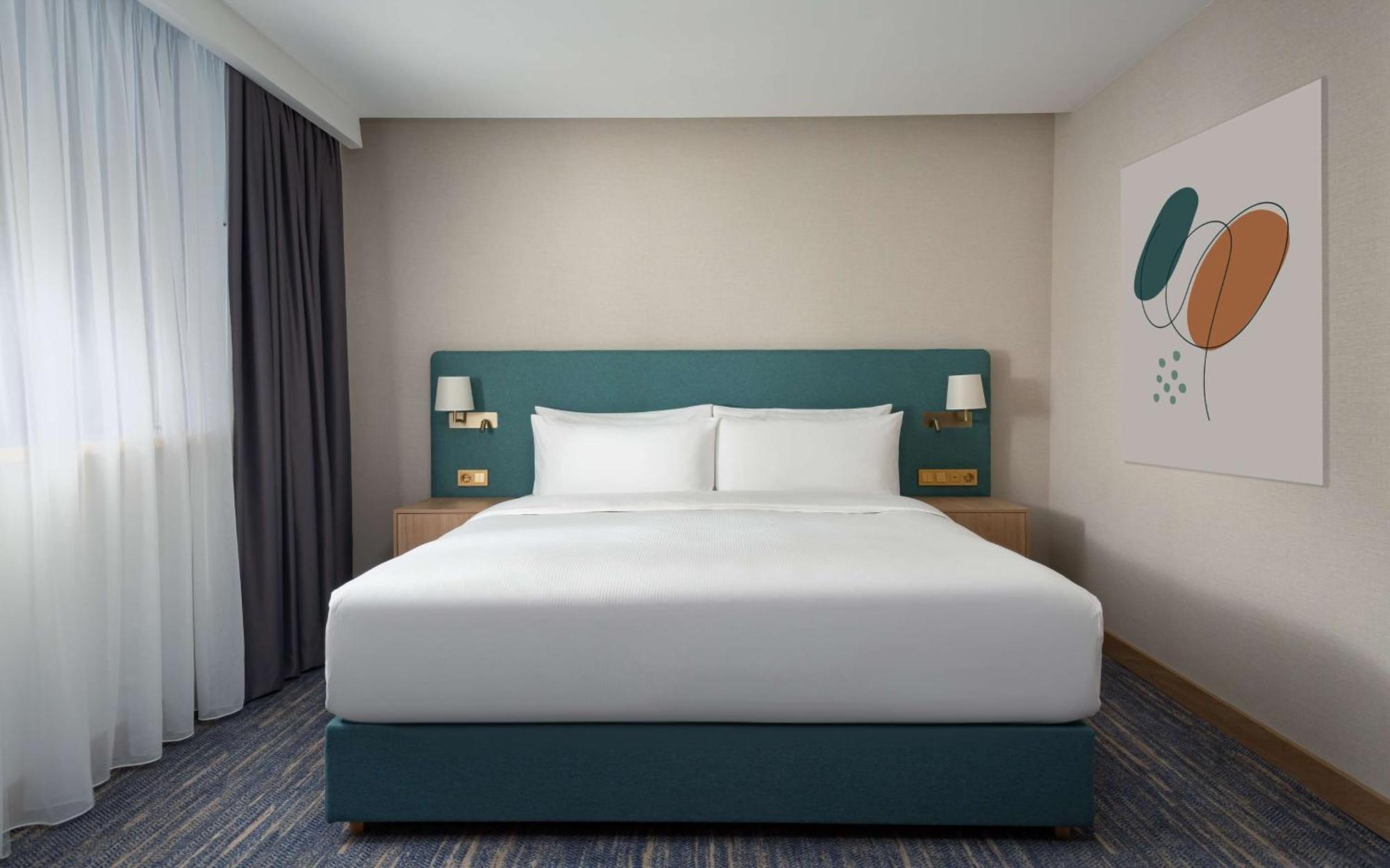 Doubletree By Hilton Shymkent Hotell Exteriör bild