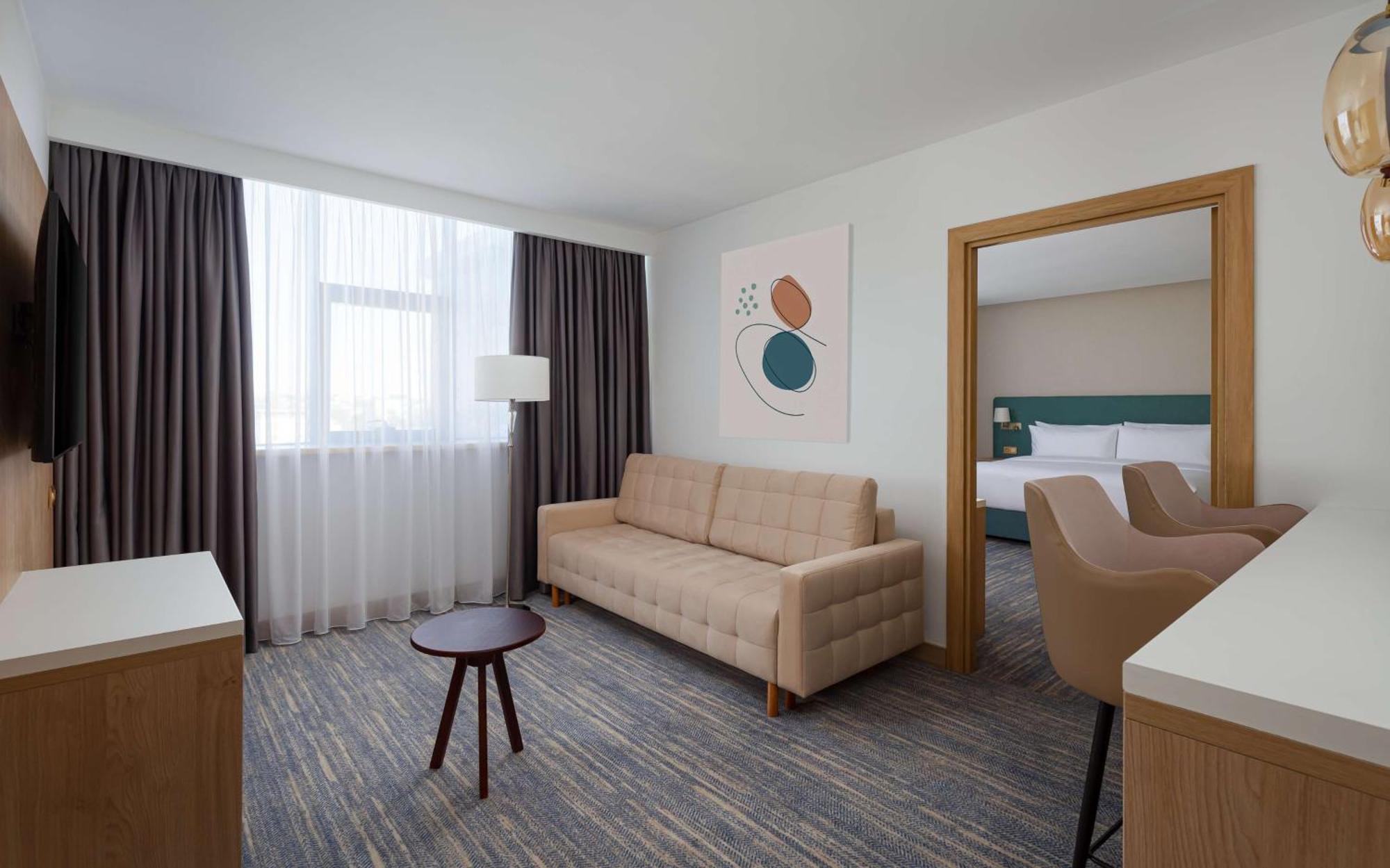 Doubletree By Hilton Shymkent Hotell Exteriör bild