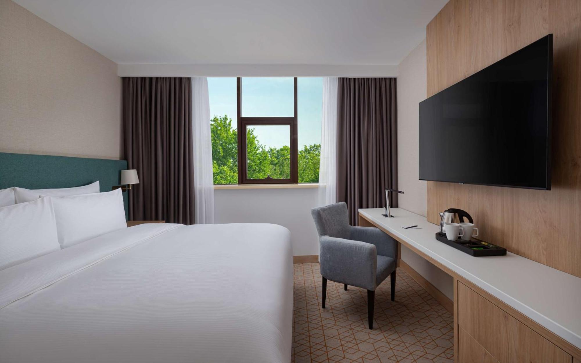 Doubletree By Hilton Shymkent Hotell Exteriör bild