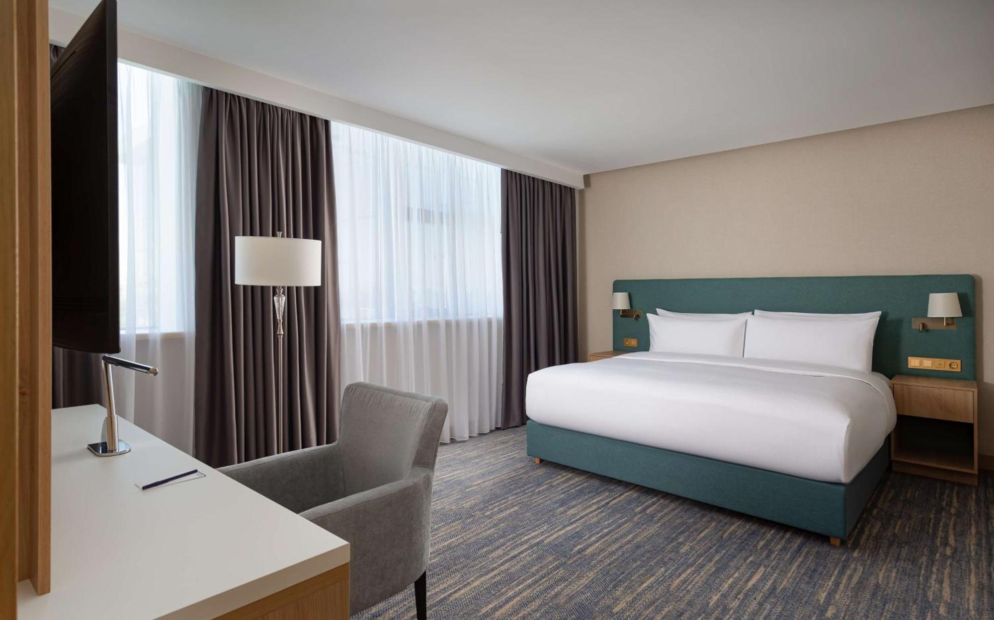 Doubletree By Hilton Shymkent Hotell Exteriör bild