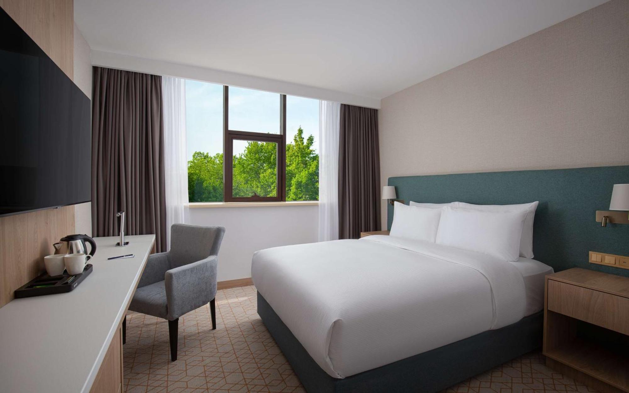 Doubletree By Hilton Shymkent Hotell Exteriör bild
